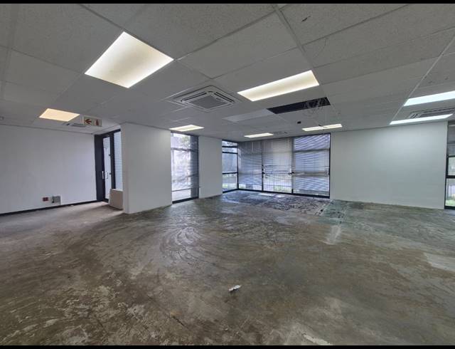 146M² OFFICE TO LET IN SANDHURST